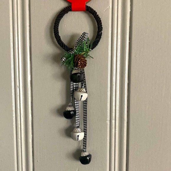 NWT Black & White Buffalo Check Plaid Door Knob Hanger with Pinecone- Black - Picture 5 of 8